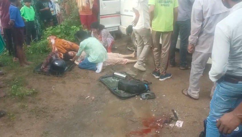सड़क हादसे में घायल हुए दो शिक्षिकाओं ने उपचार के दौरान तोड़ा दम