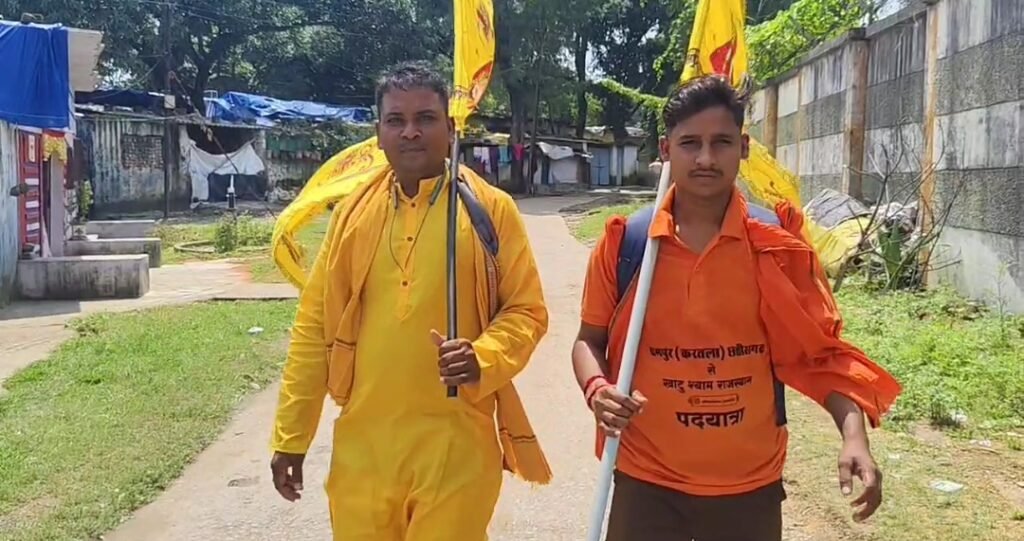खाटू श्याम बाबा के दर्शन के लिए दो श्रद्धालु निकले पैदल यात्रा , देखिए वीडियो