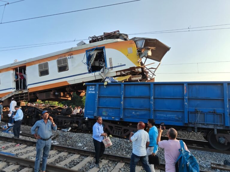 खबर ऊर्जा ब्रेकिंग – मालगाड़ी से कोरबा पैसेंजर ट्रेन टकराई 10 लोगों की मौत की खबर