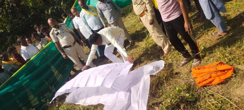 हाथी के कुचलने से युवक की मौत, गांव में मचा हड़कंप — रामपुर विधायक पहुंचे घटना स्थल पर