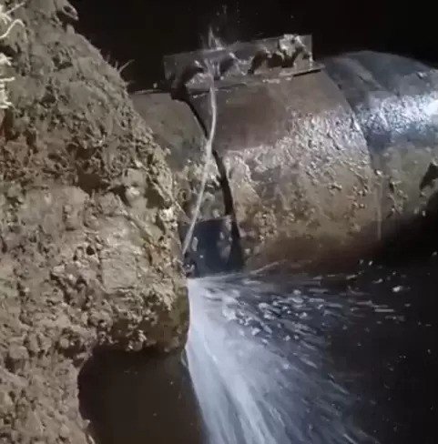 पाइप लाइन लीकेज से कई क्षेत्रों में जलापूर्ति हुई प्रभावित-हो रही जल की बर्बादी