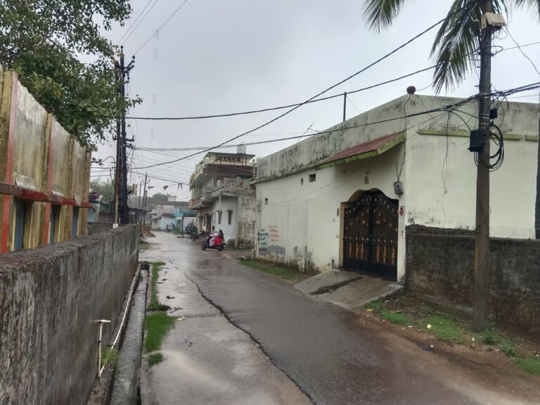 सुबह से हो रही झमाझम बारिश ने जनजीवन को किया प्रभावित