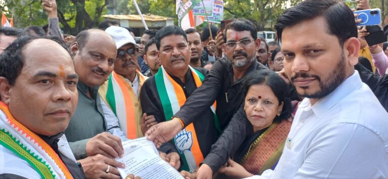 मुख्य चुनाव आयुक्त ज्ञानेश कुमार की गिरफ्तारी और उनके कार्यकाल की समीक्षा की मांग पर कोरबा में कांग्रेस का विरोध प्रदर्शन