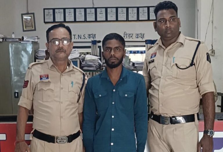 सवारी ऑटो में युवती नहीं है सुरक्षित चालक ने युवती से किया बलात्कार, जेल भेजा गया