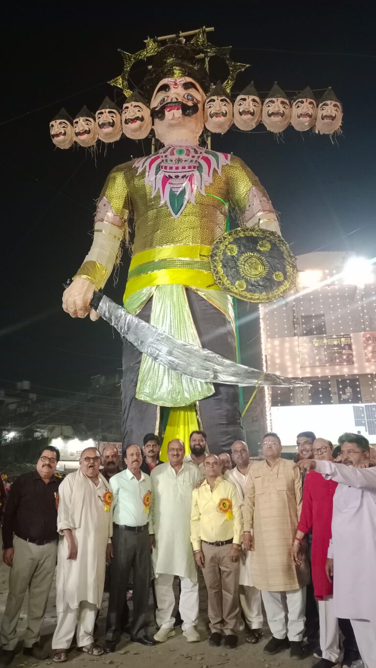 विजयादशमी पर जयसिंह अग्रवाल ने रावण दहन कार्यक्रम में लिया हिस्सा