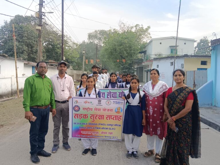 सड़क सुरक्षा जागरूकता रैली निकाल स्वयंसेवकों ने दिया सुरक्षित यातायात का संदेश